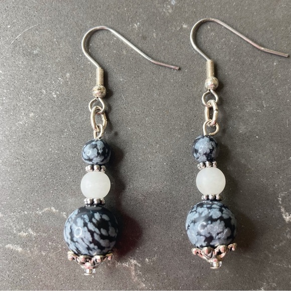 HAND CRAFTED EARRINGS Snowflake Obsidian & Snow Quartz Beaded Dangle Drop NWT - Picture 6 of 13